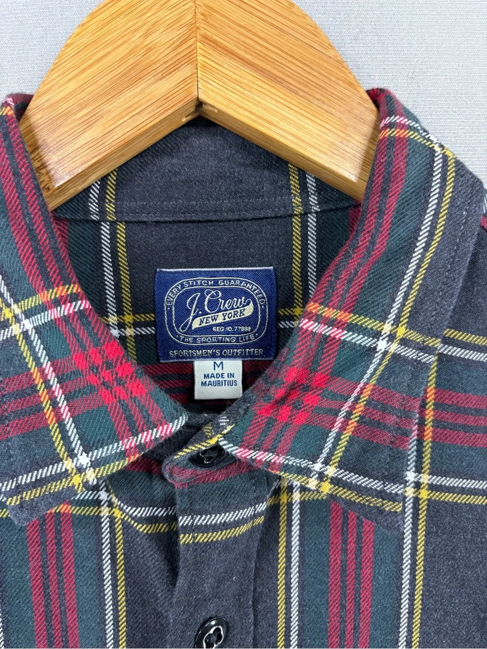 J Crew Button Up Shirt Men's Medium Regular Fit Plaid Navy Sportsmens Outfitter